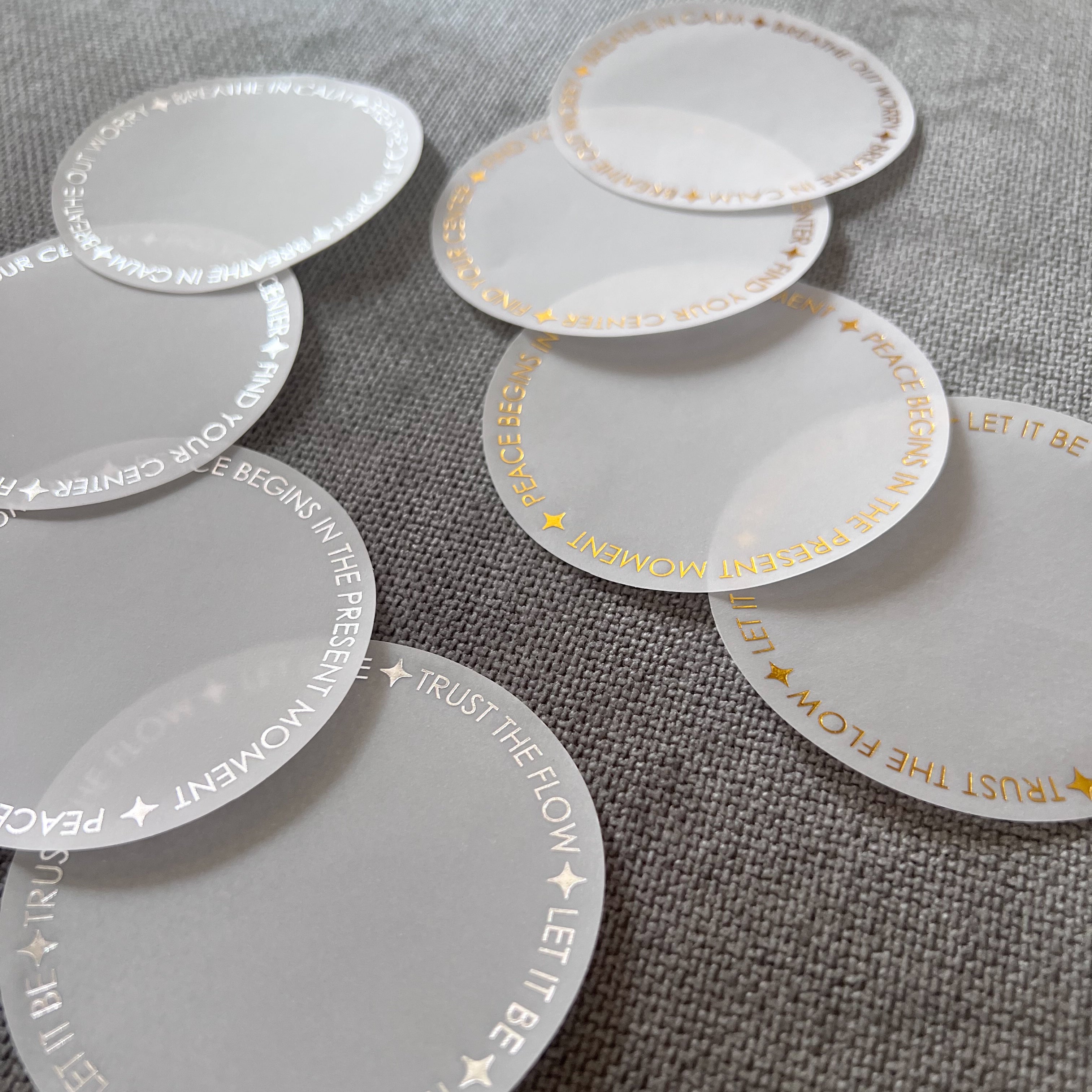 8 premium foiled die-cut circles, including 4 gold foil and 4 silver foil